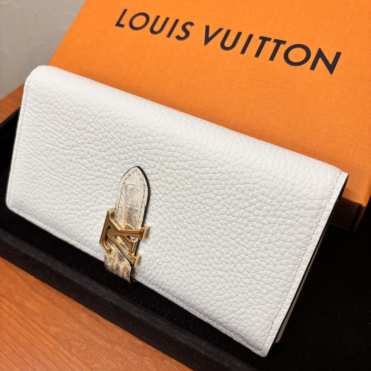 lv-vertical.jpg
